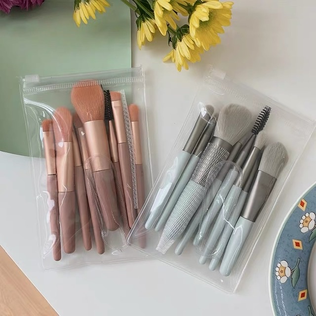 The 8 piece set makeup brushes MK101 image